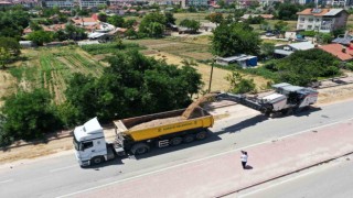 Karatayda yol ve asfalt seferberliği sürüyor