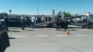 Karayazıda trafik kazası: 3 yaralı