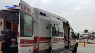 Karayolunda banket çalışması yapan işçiye otomobil çarptı