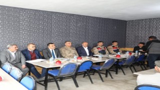 Kars Valisi Öksüz, köylülerle bir araya geldi