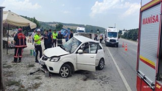 Karşı şeride geçen otomobil kamyonetle çarpıştı: 1 ölü, 3 yaralı