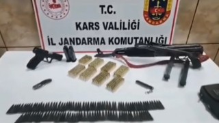 Karsta Kalaşnikof tüfek ve tabanca ele geçirildi