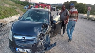 Kastamonuda hafif ticari araç ile otomobil çarpıştı: 10 yaralı