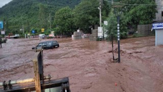 Kastamonuda sel: 3 mahallede evleri su bastı, Cide-Bartın karayolu kapandı