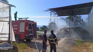 Kaynak makinesinden sıçrayan kıvılcım saman balyalarını kül etti