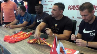 Kayserispor teknik heyet ve futbolcular, taraftarlarla buluştu