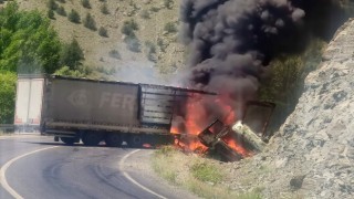 Kaza yapan tır cayır cayır yandı