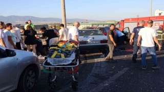 Kazayı görüp duran otomobile başka araç arkadan çarptı: 9 yaralı