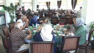 Keçiörende şehit aileleri için gezi ve yemek düzenlendi