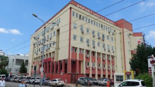 Kendisini polis olarak tanıttığı genç kıza cinsel istismarda bulundu
