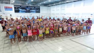 Kepezde minik eller kulaç atıyor