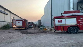 Kereste fabrikasında korkutan yangın: Ekiplerin müdahalesi faciayı önledi