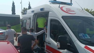 Kırmızı ışıkta geçen otomobil halk otobüsüne çarptı: 1 yaralı