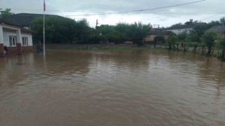 Kırmızı kod uyarısı yapılan Zonguldakta iki belde sular altında kaldı