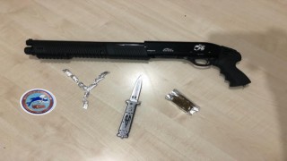 Kız arkadaşının evine balkondan izinsiz girmek isteyen şahsı polis yakaladı