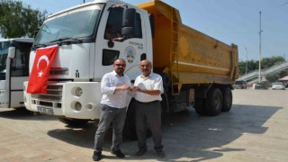 Koçarlı Belediyesi, İncirliova Belediyesine kamyon tahsis etti
