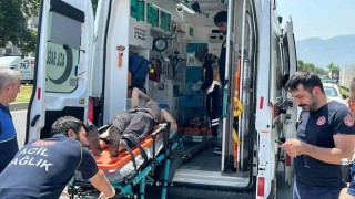 Kontrolden çıkan motosiklet yol kenarındaki mermere çarptı: 2 yaralı
