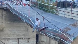 Köprüden atlamak isteyen kişiyi kurtarmak için canını hiçe sayan vatandaş o anları anlattı