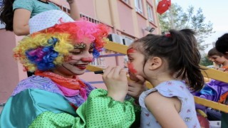Körfezde çocuklar şenlikte eğleniyor