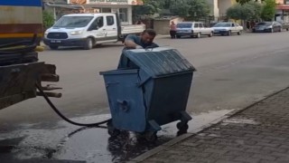 Kozanda konteynerler bayram sonrası temizleniyor