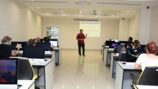 Küçükçekmece Belediyesi, teknoloji meraklılarının yolunu aydınlatmaya devam ediyor