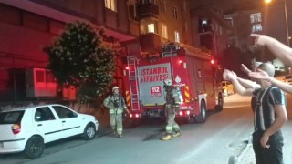 Küçükçekmecede 6 katlı binada yangın paniği