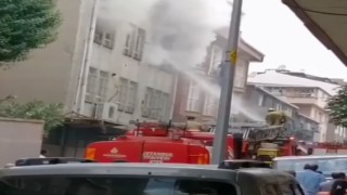 Küçükçekmecede korkutan yangın: 2 yaralı