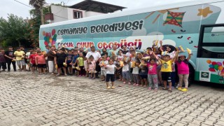 Kuran kursu öğrencileri çocuk oyun otobüsünde doyasıya eğlendi