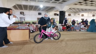 Kuran kursundaki çocuklara bisiklet hediyesi