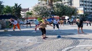 Kuşadalılar sabah sporu ile güne zinde başlıyor