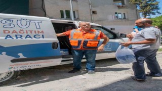 Kuşadası Belediyesinin süt desteği ile çocuklar sağlıklı büyüyor