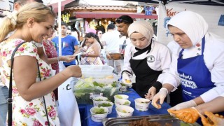 Kuşadası Sokak Festivali yoğun ilgi gördü