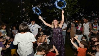 Kuşadasında lezzet, eğlence, müzik ve sanat sokakta hayat buldu