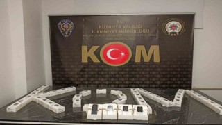 Kütahyada bir iş yerinde 50 adet kaçak cep telefonu ele geçirildi