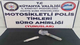 Kütahyada üzerinde uyuşturucu bulunan şahsın motosikleti çalıntı çıktı