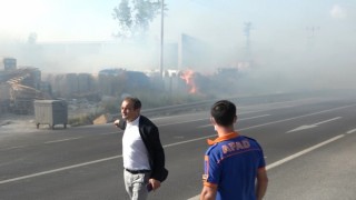Kütahyadaki anız yangını porselen fabrikası ve satış mağazasına sıçradı