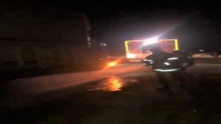 Lastikleri alev alan tırın imdadına itfaiye ekipleri yetişti