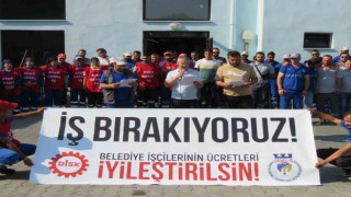 Lüleburgaz Belediyesi işçilerinden iş bırakma eylemi
