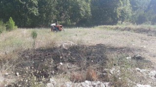 Manavgattaki yangın ormana sıçramadan söndürüldü
