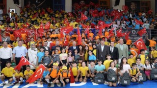 Mardinde yaz spor okulu öğrencilerine malzeme dağıtımı yapıldı