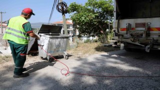 Menteşede çöp konteynerleri temizleniyor