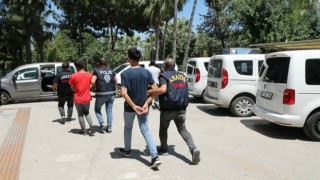 Mersinde araç kundaklayan 4 şüpheli yakalandı