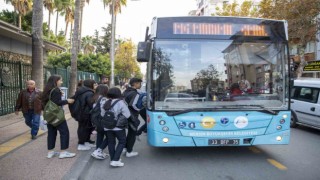 Mersinde belediye otobüsleri öğrenciler için 1 liradan devam ediyor