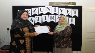 Mersinde okuma yazma öğrenen kadınlar sertifikalarını aldı