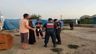Mersinde ülkeye kaçak giriş yapan 12 göçmen yakalandı