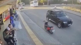 Mersindeki cinayet anı kameraya yansıdı
