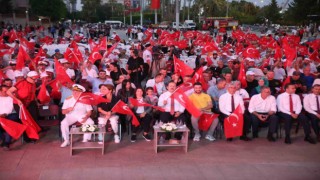 Mersinliler, 15 Temmuzun yıl dönümünde meydanlara akın etti