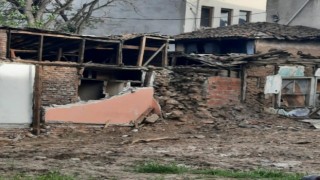Metruk binalar tehlike arz ediyor