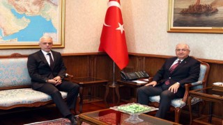 Milli Savunma Bakanı Yaşar Güler, Kuzey Kıbrıs Türk Cumhuriyetinin Ankara Büyükelçisi İsmet Korukoğlunu kabul etti.