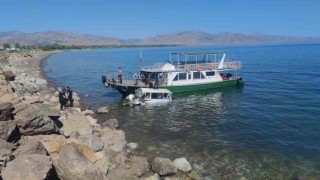 Minibüs Van Gölüne uçtu: 11 yaralı